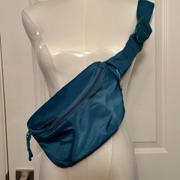 FOLDIE Teal Crossbody Sling Bag (tag missing) - Picture 1 of 6